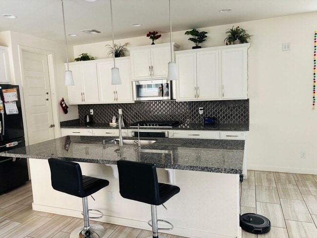 Building Photo - Stunning 4BR House in Chandler