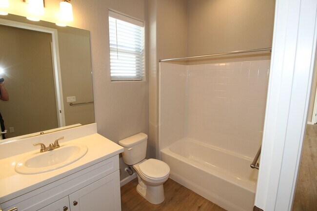 Foto del edificio - BRAND NEW 2BED/2BATH with SOLAR - Clinton/Arthur