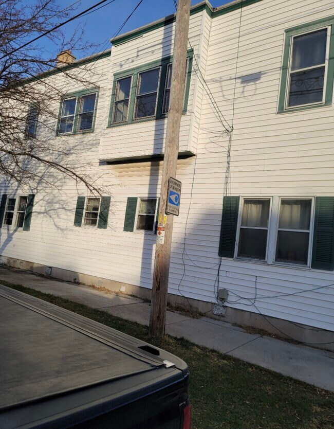 700 E Parkway Ave Unit 1, Oshkosh, WI 54901 Apartments in Oshkosh, WI