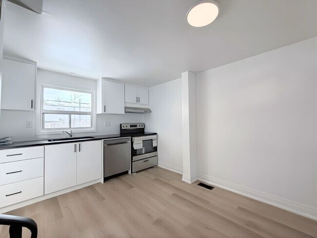 Building Photo - 197-197 Mohawk St