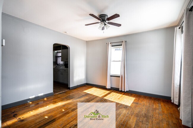 Building Photo - Adorable 2 Bedroom 1 Bath Single Family Ho...