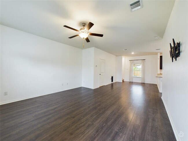 Building Photo - 1687 Twin Estates Dr