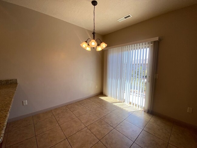 Building Photo - DARLING TOWNHOME AVAILABLE FOR RENT!