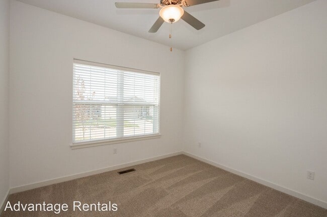 Foto del edificio - 5 br, 3 bath House - 4068 Lillian Street