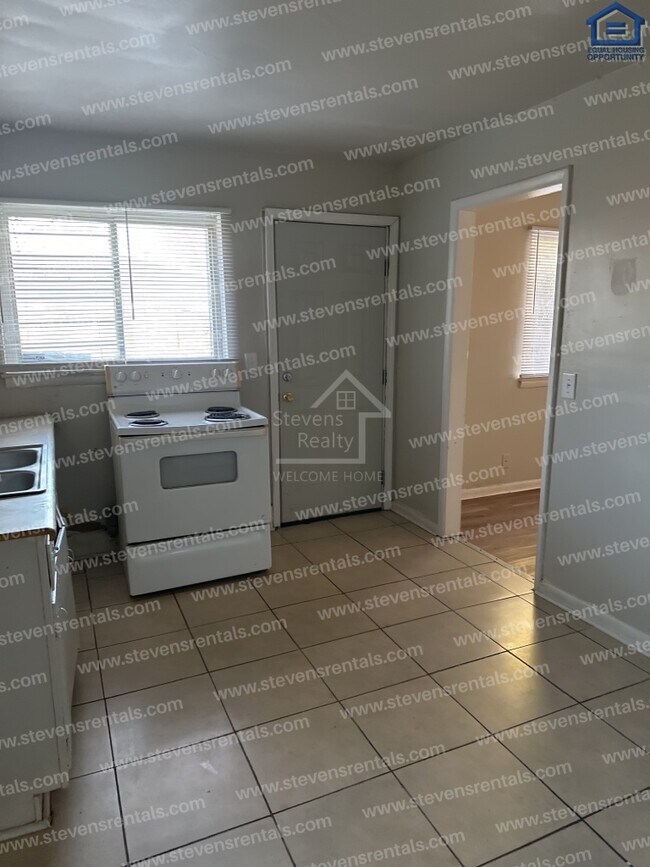 Building Photo - Ready for a Cozy Lving