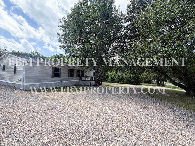 Building Photo - 102 Acres Loop