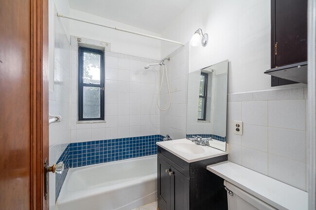 Building Photo - 7427 Boulevard E