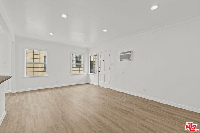 Foto del edificio - 544 1/2 N Genesee Ave