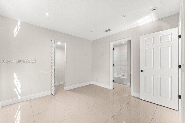 Foto del edificio - 18055 Sycamore Dr W