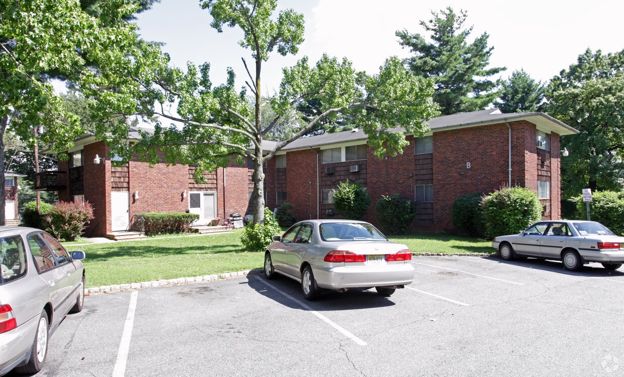 Primary Photo - Crestview Gardens