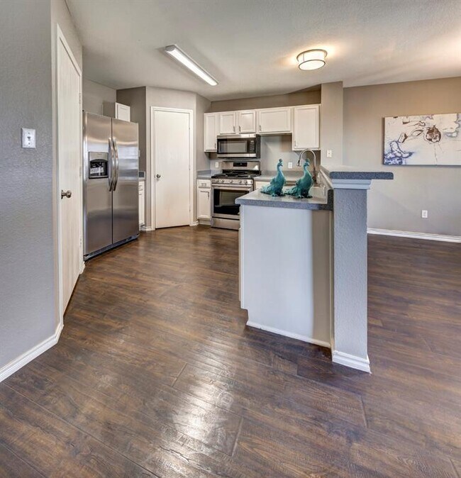 Building Photo - 971 Goldenrod St