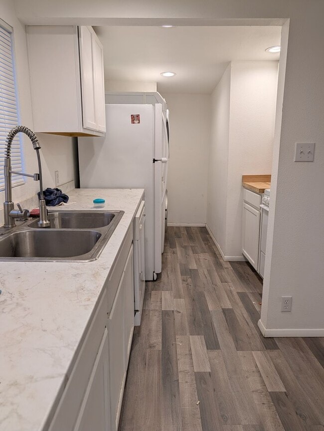 Foto del edificio - 107 E Section St