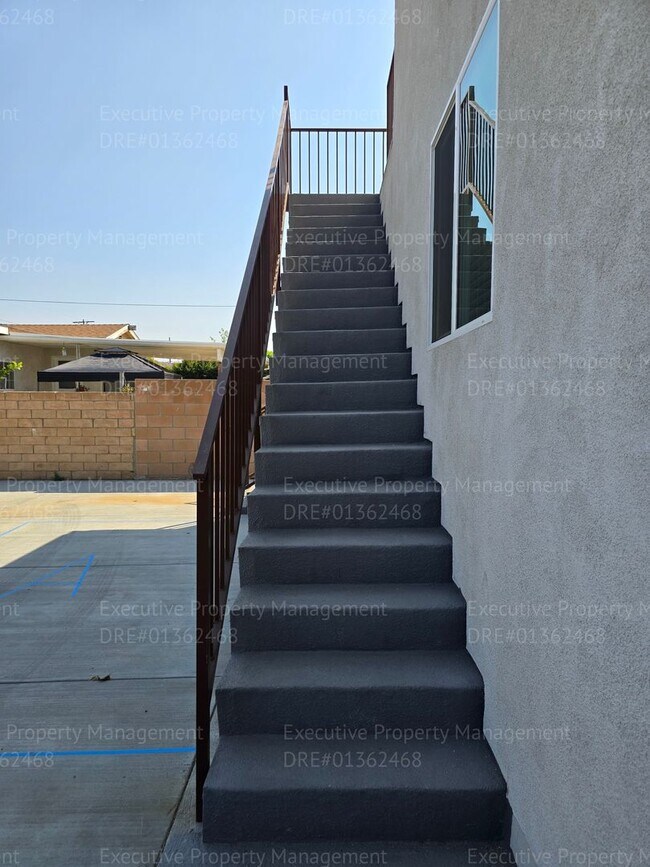 Foto del edificio - Newly constructed upstairs 2 bedrooms and ...