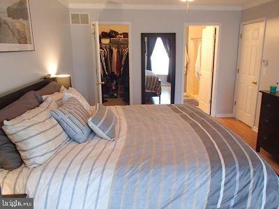 Foto del edificio - 986 Whispering Oak Ln