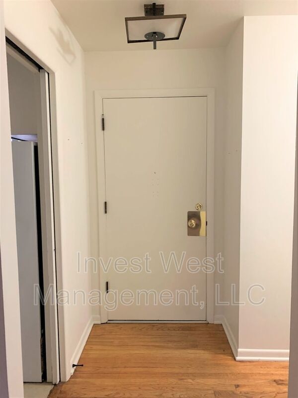 Building Photo - 208 W 30th St