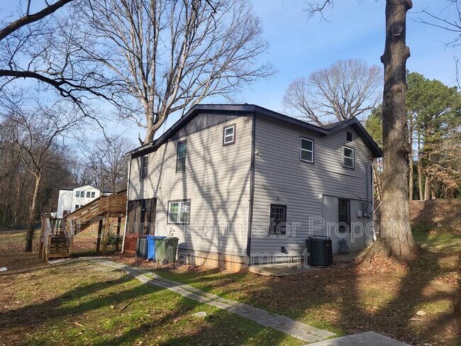 Building Photo - 2308 Lakewood Ave SW