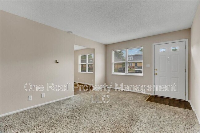 Building Photo - 701 Linwood Dr