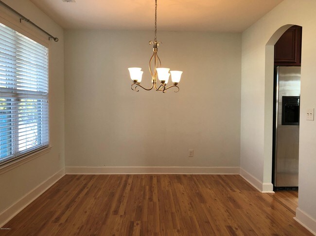 Building Photo - 418 Amaryllis Ln