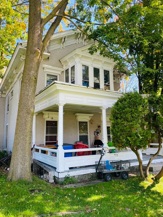 Building Photo - 24 Main St