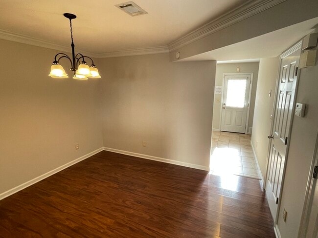 Building Photo - Fairmont Court townhome available close to...