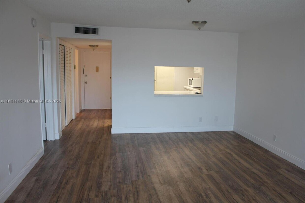 Foto principal - 1400 NE 169th St