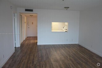 Building Photo - 1400 NE 169th St