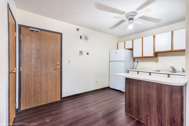 Cocina - 3305 Sunset Ave