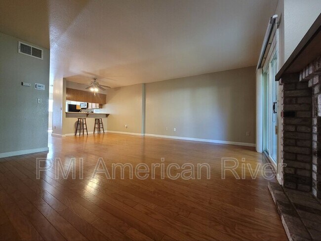 Foto del edificio - 8067 Briar Ridge Ln
