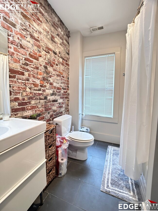 Building Photo - 11 Greylock Rd