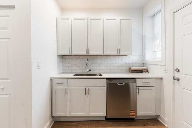 Foto del edificio - 2109 N Hamlin Ave