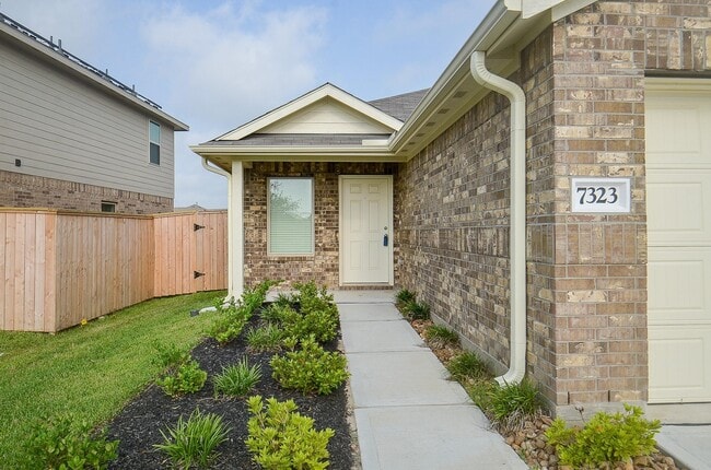 Foto del edificio - 7323 Greenbriar Cayon Ln