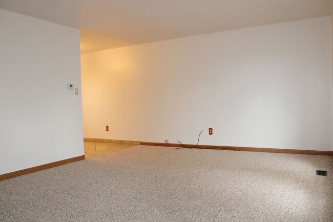 Building Photo - Move In Ready!!!