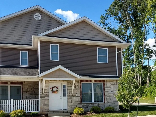 Front - 1752 W Countryside Ln