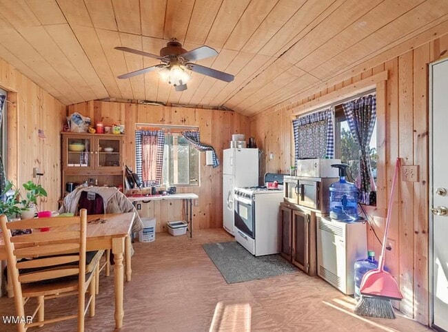 Building Photo - 18 County Rd 8310