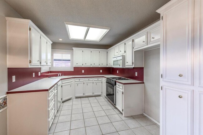 Building Photo - Beautiful Home In South Lubbock! Available...