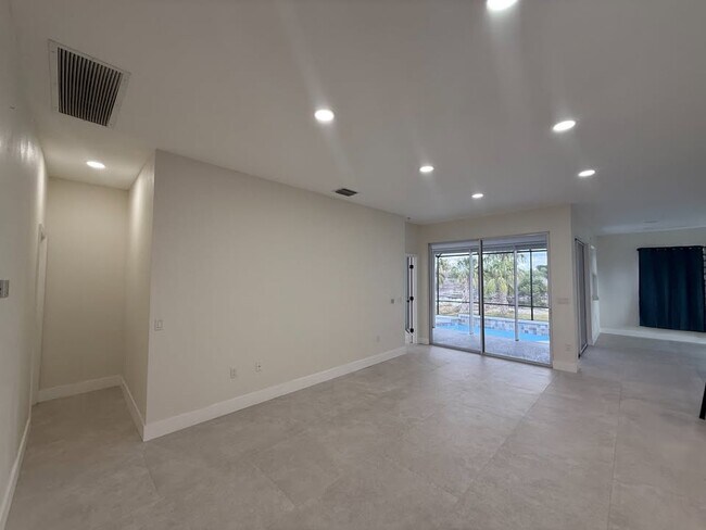 Building Photo - 1550 Center Rd