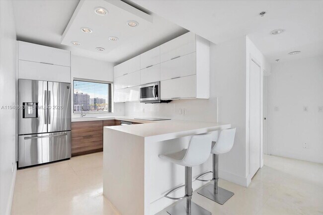 Foto del edificio - 601 NE 36th St