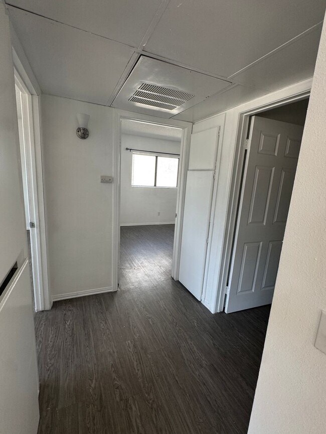 Foto del edificio - 16010 Dorsey Ave