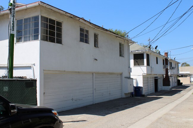 Building Photo - 11613 Moorpark St