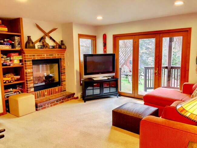 Foto del edificio - 254 Crawford Ridge Rd