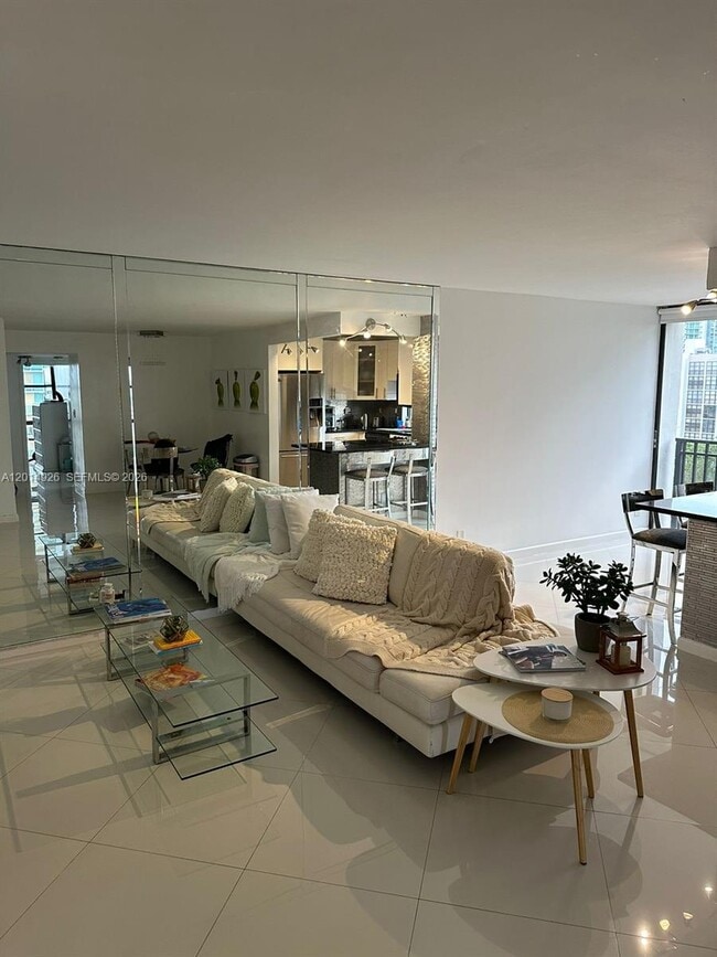 Foto del edificio - 17021 N Bay Rd
