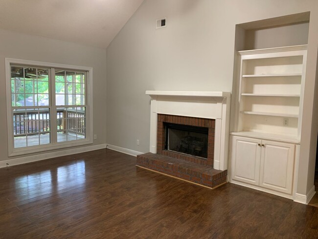 Building Photo - One Level 4 Bedroom Brick Home on N. Colle...