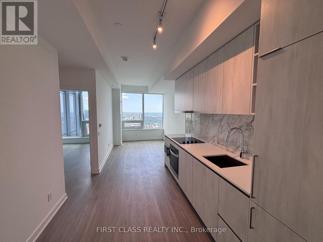Photo principale - 8-5208 Wellesley St W