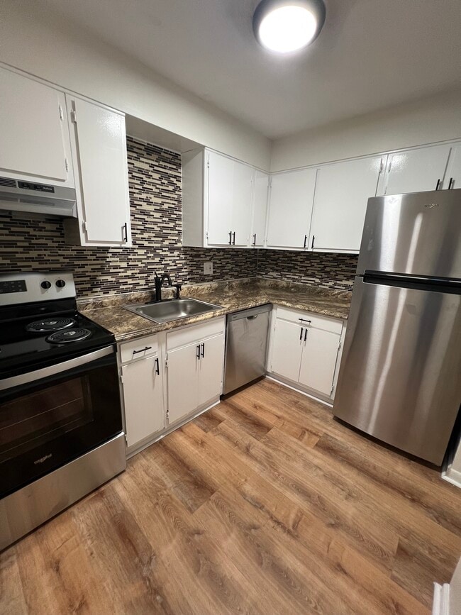 Building Photo - Hamburg Heights