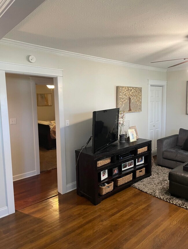 Salón que da al pasillo - 1112 Joyner Ave