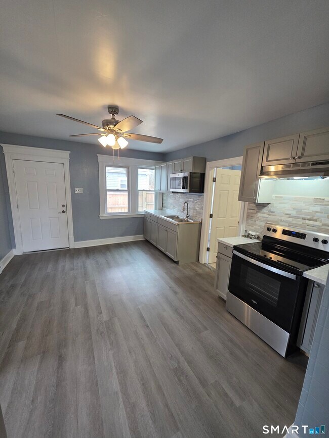 Foto del edificio - 31 Van Orman St