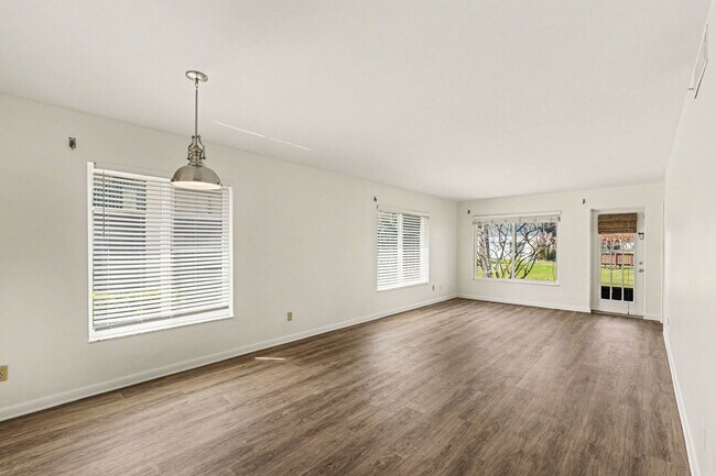 Building Photo - Must see 1st floor, corner unit in St Lucie Gardens.