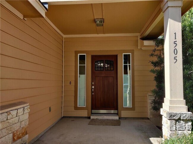 Foto del edificio - 1505 Huckleberry Ln