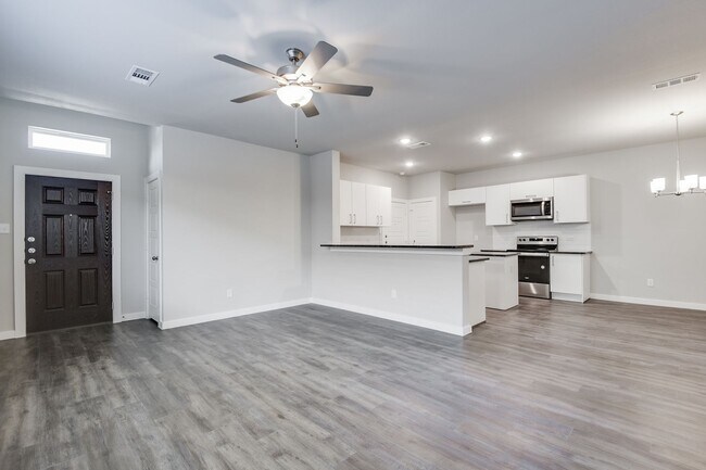 Foto del edificio - AVAILABLE NOW! GORGEOUS 3 BEDROOM DUPLEX LOCATED IN MIDLOTHIAN ISD!