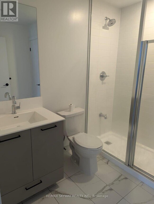 Photo du bâtiment - 10 Lagerfeld Dr